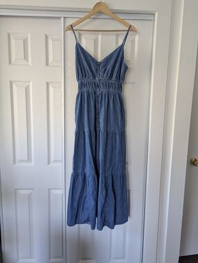 GAP Organic Cotton Chambray Blue Tiered Maxi Dress Medium Pockets Boho